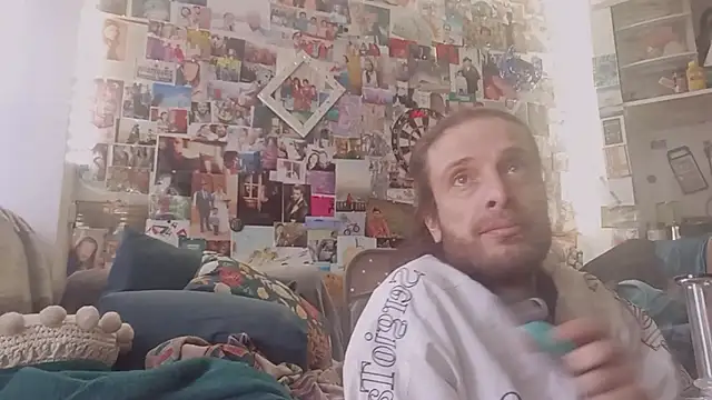 Snapshot of DownstairsSky chatting on 10, 3, 2025 DownstairsSky online show from 10, 3, 2025