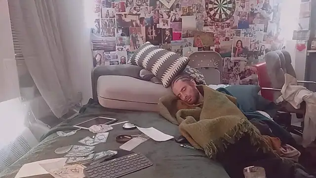 Snapshot of DownstairsSky chatting on 13, 3, 2025 DownstairsSky online show from 13, 3, 2025