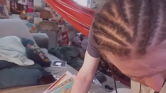 Snapshot of DownstairsSky chatting on 16, 3, 2025 DownstairsSky online show from 16, 3, 2025