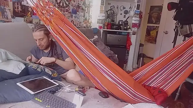 Snapshot of DownstairsSky chatting on 16, 3, 2025 DownstairsSky online show from 16, 3, 2025