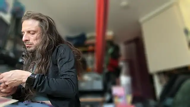 Snapshot of DownstairsSky chatting on 20, 9, 2025 DownstairsSky online show from 20, 9, 2025