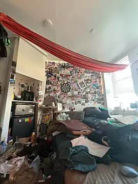 Snapshot of DownstairsSky chatting on 1, 10, 2025 DownstairsSky online show from 1, 10, 2025