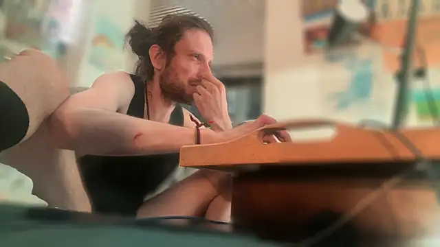 Snapshot of DownstairsSky chatting on 5, 10, 2025 DownstairsSky online show from 5, 10, 2025