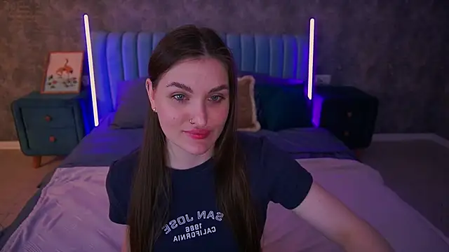 EmmyCharmm online show from 5, 4, 2026