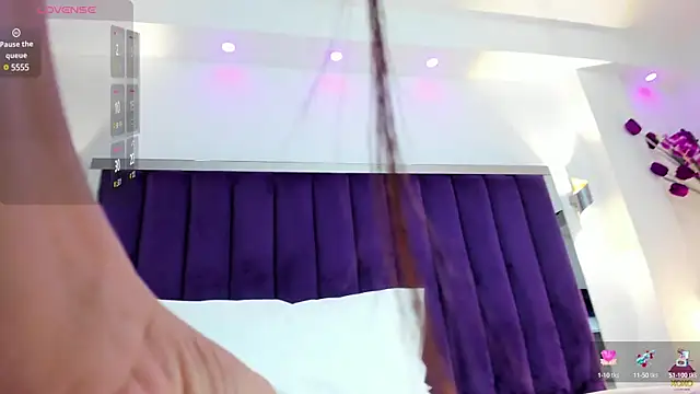 SaraRiley online show from 4, 2, 2025