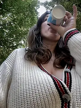 Snapshot of MommmyYummy chatting on 11, 9, 2025 MommmyYummy online show from 11, 9, 2025