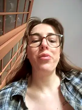 Snapshot of MommmyYummy chatting on 24, 10, 2025 MommmyYummy online show from 24, 10, 2025