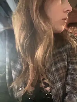 Snapshot of MommmyYummy chatting on 4, 11, 2025 MommmyYummy online show from 4, 11, 2025