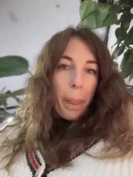 Snapshot of MommmyYummy chatting on 15, 11, 2025 MommmyYummy online show from 15, 11, 2025