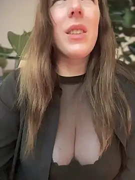 Snapshot of MommmyYummy chatting on 15, 12, 2025 MommmyYummy online show from 15, 12, 2025