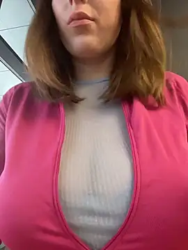 Snapshot of MommmyYummy chatting on 4, 3, 2026 MommmyYummy online show from 4, 3, 2026