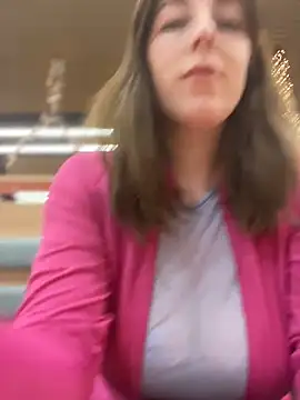 Snapshot of MommmyYummy chatting on 7, 4, 2026 MommmyYummy online show from 7, 4, 2026