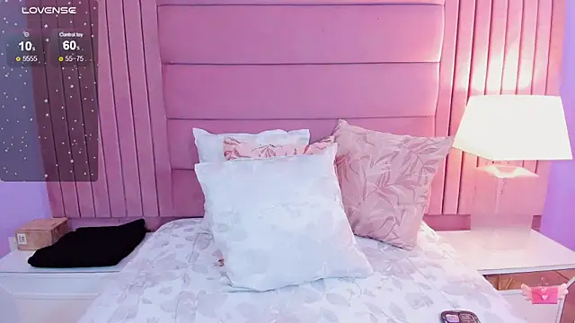 Snapshot of andrea_alvarz chatting on 6, 1, 2025 andrea alvarz online show from 6, 1, 2025