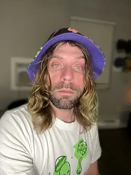 4kUsh2Fashion0 online show from 24, 1, 2025