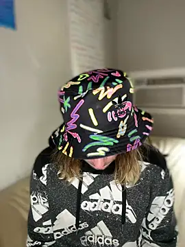 4kUsh2Fashion0 online show from 2, 2, 2025