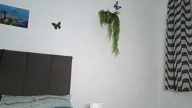 Snapshot of SiminFox chatting on 12, 4, 2026 SiminFox online show from 12, 4, 2026