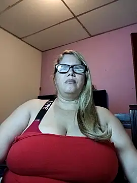 Snapshot of EllisW8 chatting on 18, 4, 2026 EllisW8 online show from 18, 4, 2026