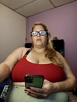 Snapshot of EllisW8 chatting on 18, 4, 2026 EllisW8 online show from 18, 4, 2026