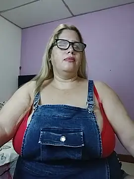 Snapshot of EllisW8 chatting on 19, 5, 2026 EllisW8 online show from 19, 5, 2026