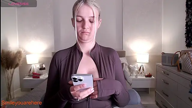 Snapshot of Smileyouarehere chatting on 5, 4, 2026 Smileyouarehere online show from 5, 4, 2026