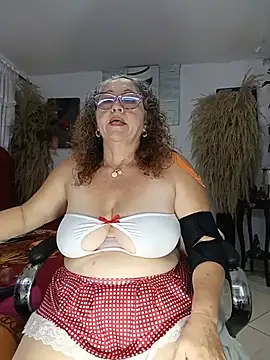 Snapshot of evelin_hott chatting on 29, 5, 2026 evelin hott online show from 29, 5, 2026