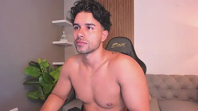 Snapshot of liam_collins21 chatting on 12, 4, 2026 liam collins21 online show from 12, 4, 2026