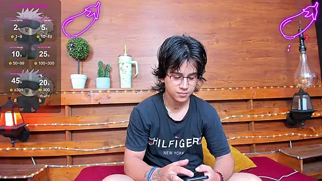 Snapshot of alex_477 chatting on 6, 3, 2025 alex 477 online show from 6, 3, 2025