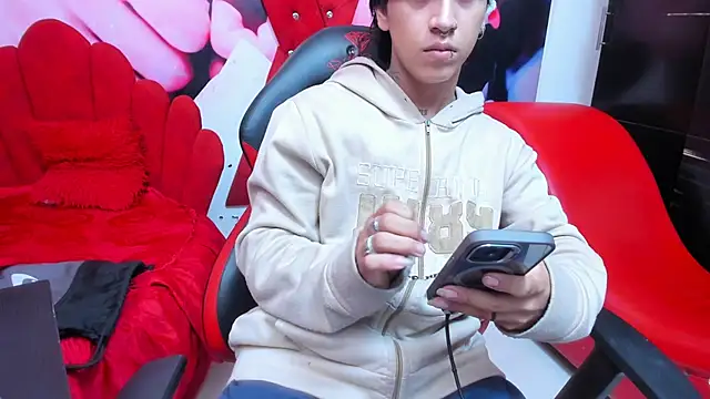 Snapshot of alex_477 chatting on 14, 12, 2025 alex 477 online show from 14, 12, 2025