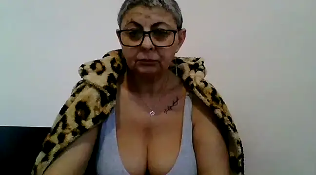 roseblak42 online show from 4, 2, 2025