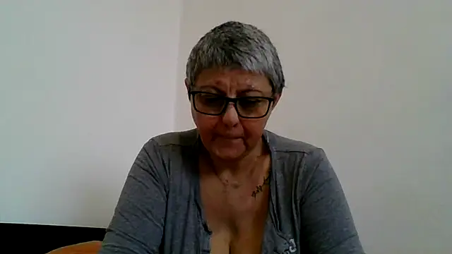 roseblak42 online show from 7, 1, 2026