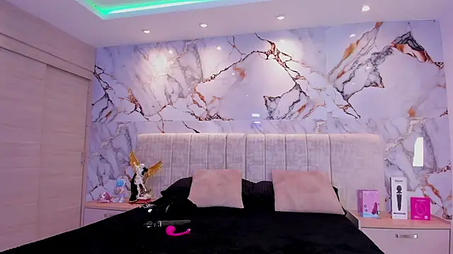 kiana cream online show from 8, 11, 2025