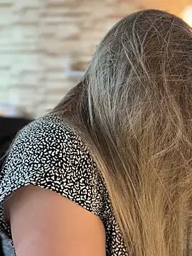  Abril-Office1 online show from 18, 2, 2026