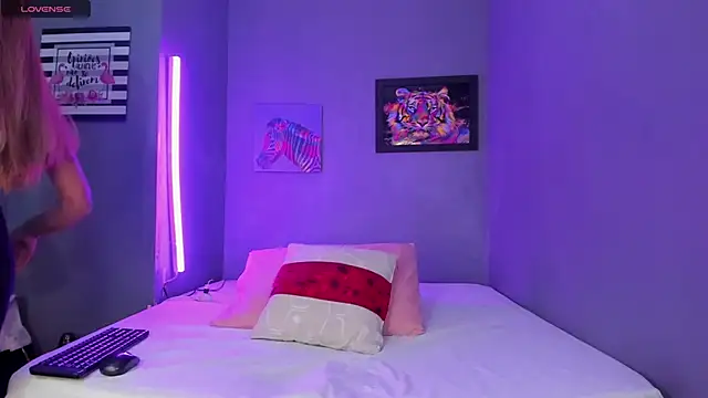 IsabellaSpencer online show from 20, 3, 2025