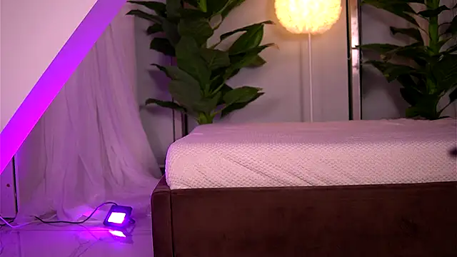 Snapshot of KaylaBray chatting on 25, 10, 2025 KaylaBray online show from 25, 10, 2025