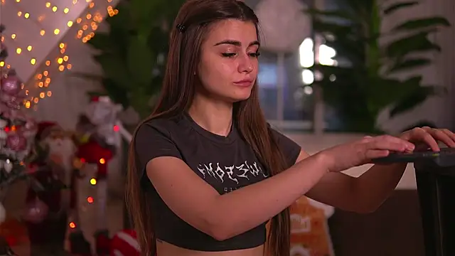 Snapshot of KaylaBray chatting on 15, 12, 2025 KaylaBray online show from 15, 12, 2025