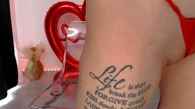 Snapshot of arianatattoos chatting on 12, 2, 2025 arianatattoos online show from 12, 2, 2025