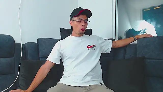 Stiven CL online show from 22, 2, 2025