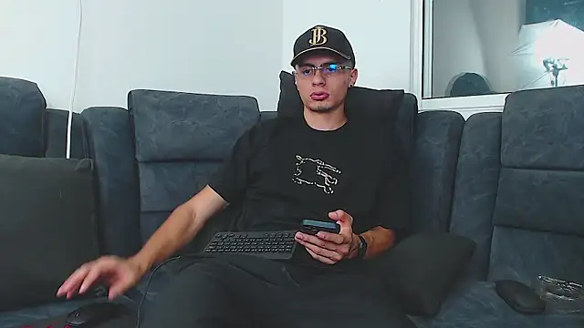 Stiven CL online show from 25, 2, 2025