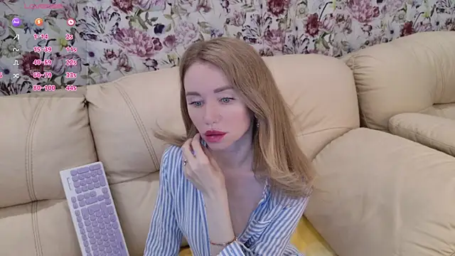 Snapshot of Bambixxxbaby chatting on 4, 3, 2025 Bambixxxbaby online show from 4, 3, 2025