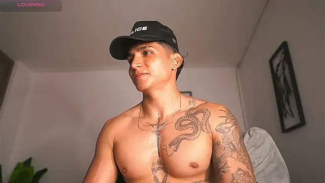Snapshot of muscle_boyhorny chatting on 15, 1, 2025 muscle boyhorny online show from 15, 1, 2025