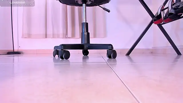 Snapshot of violettastrada chatting on 22, 9, 2025 violettastrada online show from 22, 9, 2025