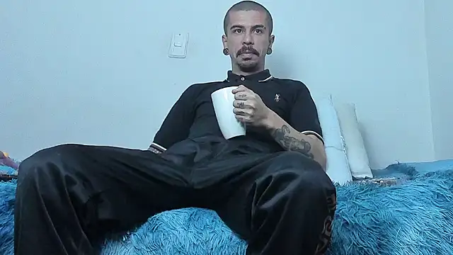 Aaron BigDickxxx online show from 20, 10, 2025