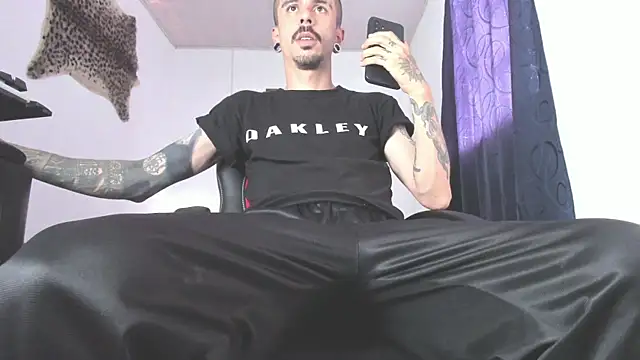 Aaron BigDickxxx online show from 1, 6, 2026