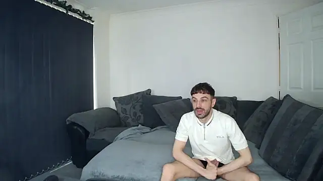 Snapshot of twotwinkhusbandss chatting on 13, 12, 2024 twotwinkhusbandss online show from 13, 12, 2024