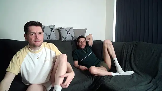 Snapshot of twotwinkhusbandss chatting on 4, 4, 2026 twotwinkhusbandss online show from 4, 4, 2026