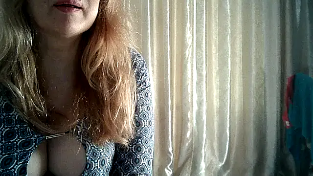 Snapshot of Aline_LoveFlowers chatting on 7, 2, 2025 Aline LoveFlowers online show from 7, 2, 2025