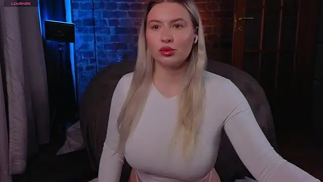 Snapshot of helen_frogg chatting on 12, 11, 2025 helen frogg online show from 12, 11, 2025