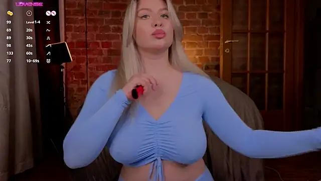 Snapshot of helen_frogg chatting on 17, 11, 2025 helen frogg online show from 17, 11, 2025