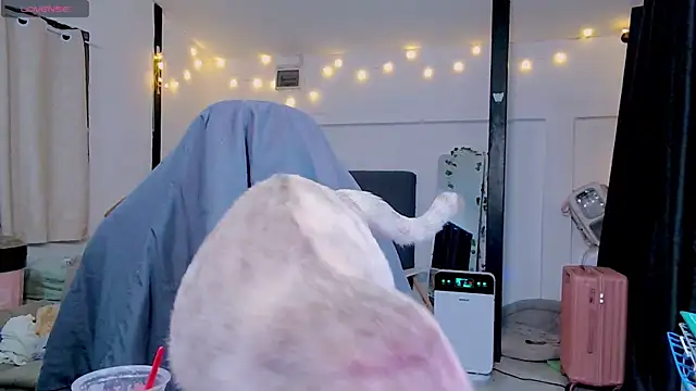 Snapshot of Kana_G chatting on 4, 2, 2025 Kana G online show from 4, 2, 2025