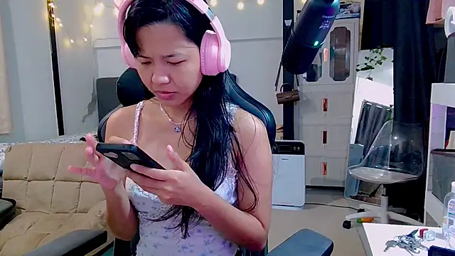 Snapshot of Kana_G chatting on 18, 2, 2025 Kana G online show from 18, 2, 2025